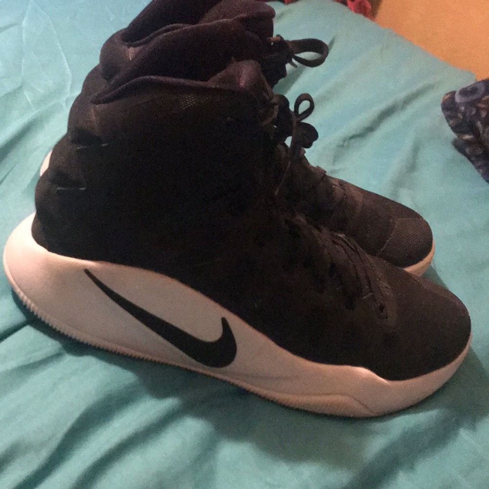 Shoes - Picture 2 of 4